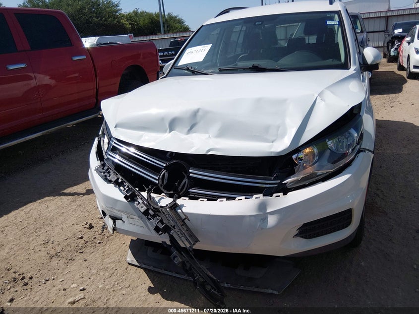 2016 Volkswagen Tiguan S VIN: WVGAV7AX3GW617566 Lot: 45671211