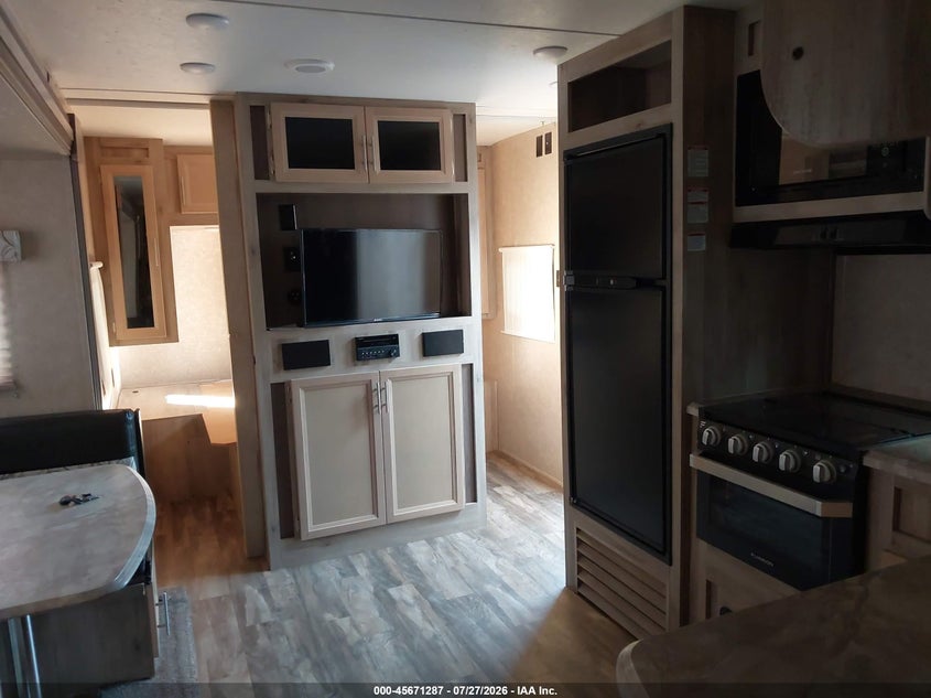 2019 CATALINA TRAIL BLAZE 35' BUMPER PULL auction photo 5