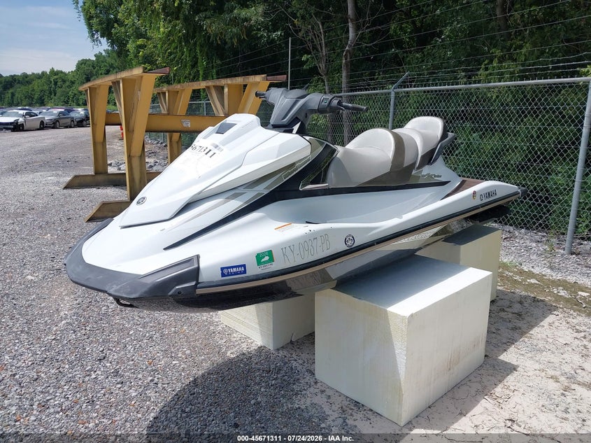 2015 YAMAHA VX CRUISER HO auction photo 2