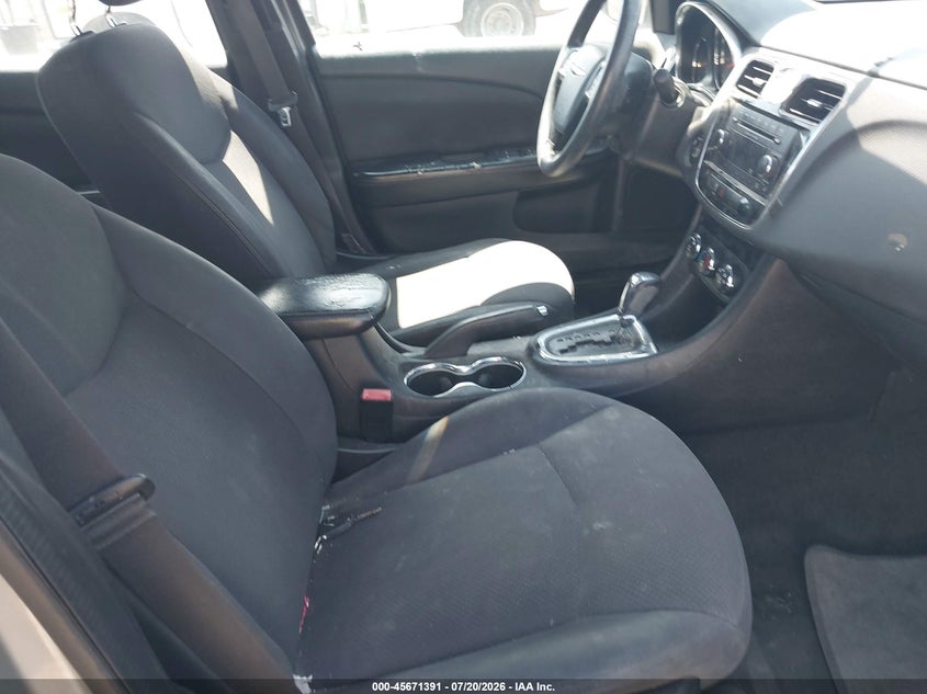 2014 CHRYSLER 200 auction photo 5