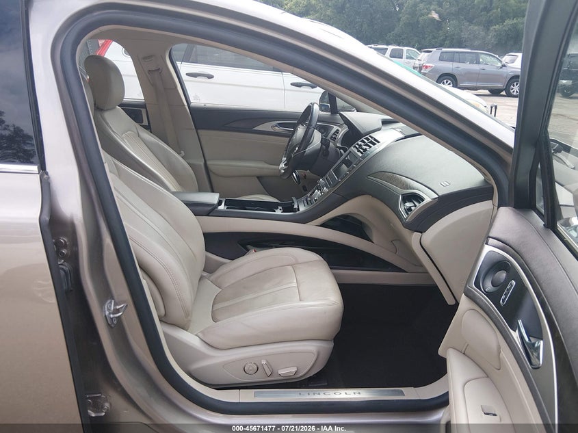 2019 LINCOLN MKZ HYBRID auction photo 5