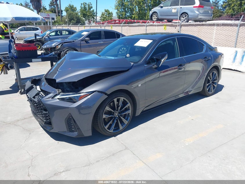 2021 LEXUS IS 350 — zdjęcie 2