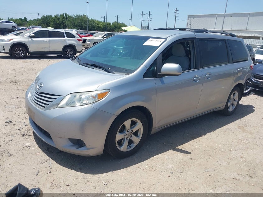 2017 Toyota Sienna Le 8 Passenger VIN: 5TDKZ3DC1HS884981 Lot: 45671944