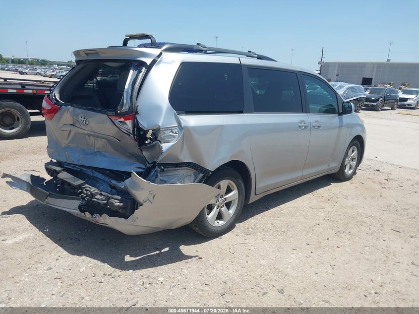 2017 Toyota Sienna Le 8 Passenger VIN: 5TDKZ3DC1HS884981 Lot: 45671944