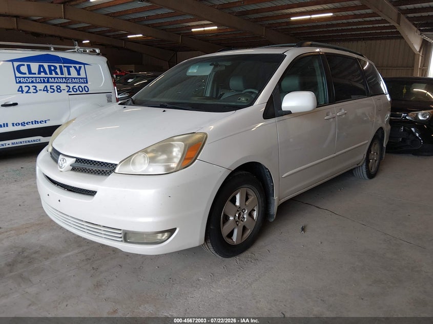 2004 TOYOTA SIENNA auction photo 2