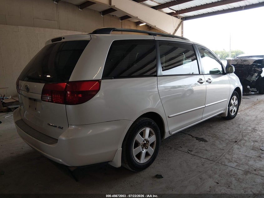 2004 TOYOTA SIENNA auction photo 4