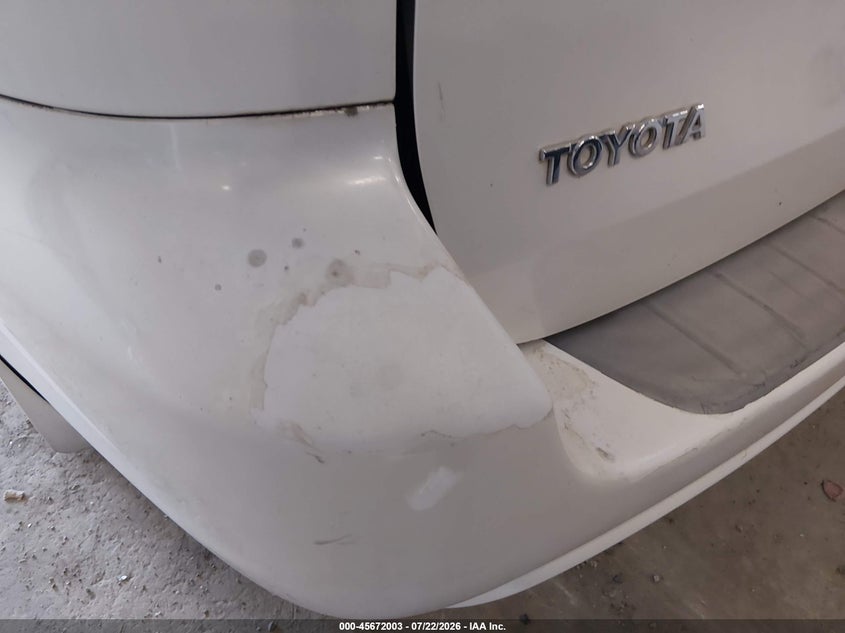 2004 TOYOTA SIENNA auction photo 6
