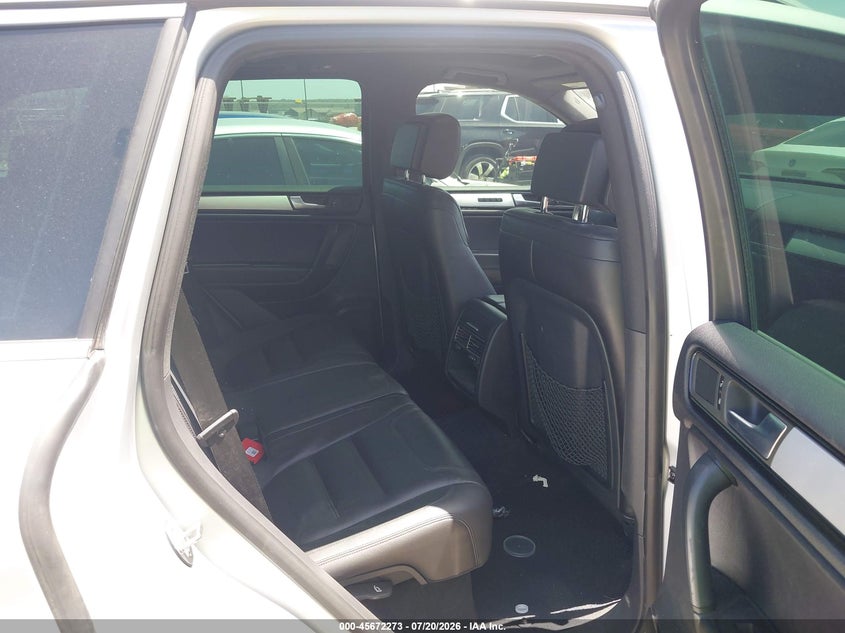 2014 Volkswagen Touareg 3.6L R-Line VIN: WVGDF9BP6ED003690 Lot: 45672273