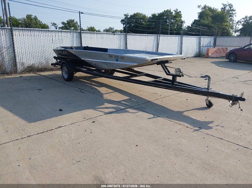 2009 BLAZER 17' BOAT & TRAILER auction photo 1