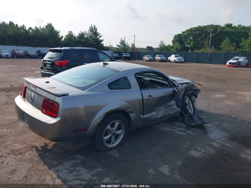 2008 Ford Mustang V6 Deluxe/V6 Premium VIN: 1ZVHT80N885120628 Lot: 45672587