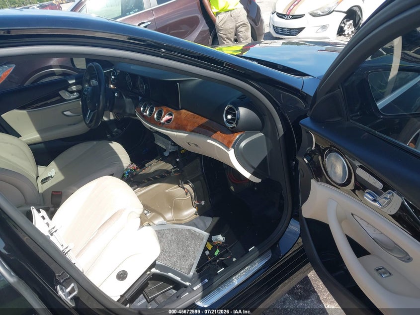 2019 Mercedes-Benz E 300 VIN: WDDZF4JB3KA516885 Lot: 45672599