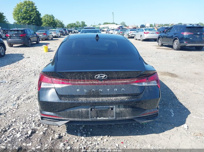 Фото 16 - HYUNDAI ELANTRA