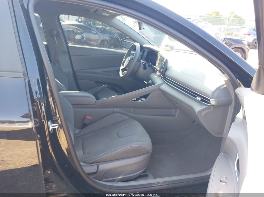 2023 HYUNDAI ELANTRA auction photo 5
