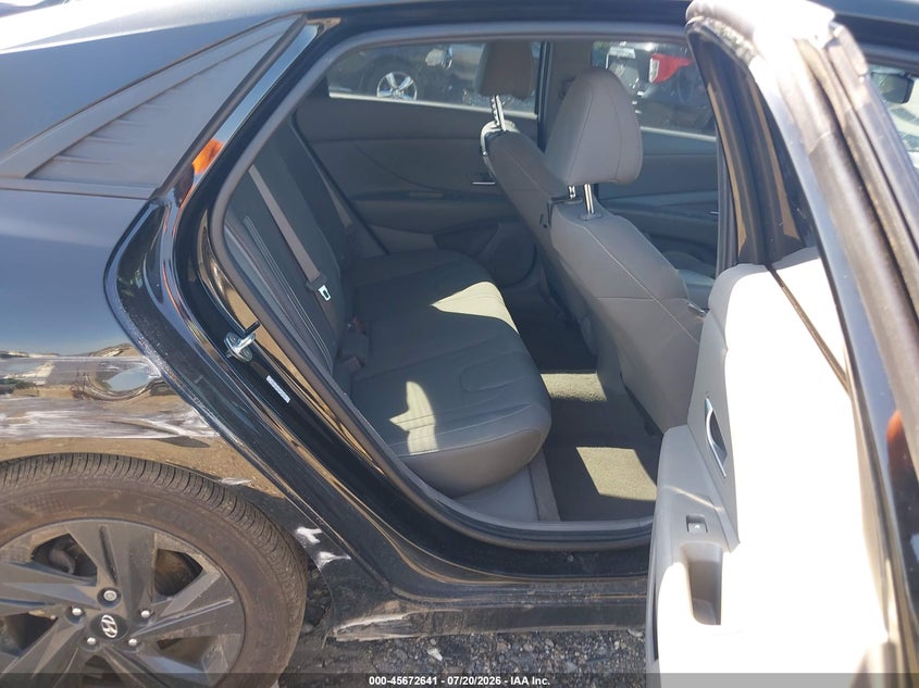 2023 HYUNDAI ELANTRA auction photo 8