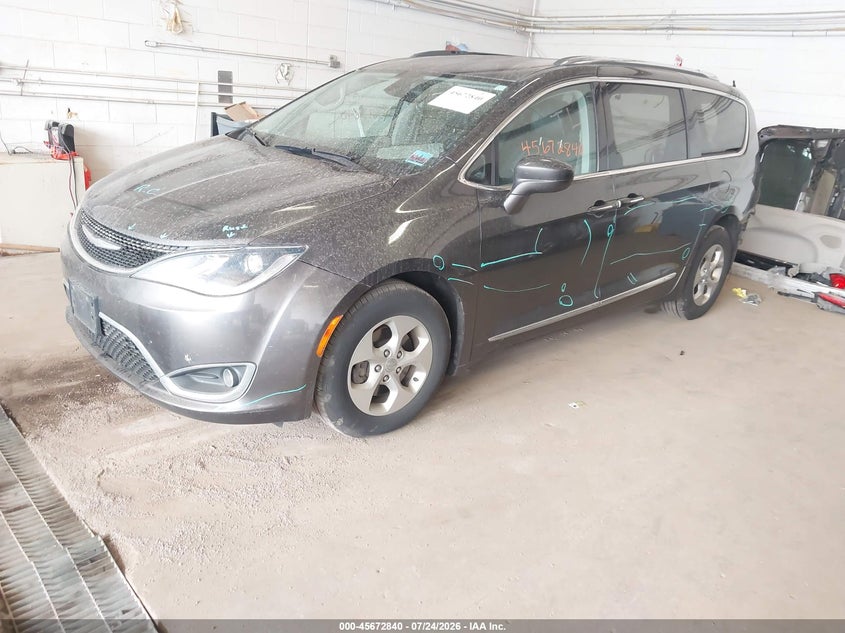 Vin: 2c4rc1eg2hr811004, lot: 46171440, chrysler pacifica touring-l plus 20172