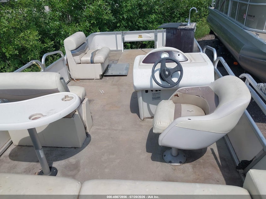 2001 PONTOON 203 auction photo 5