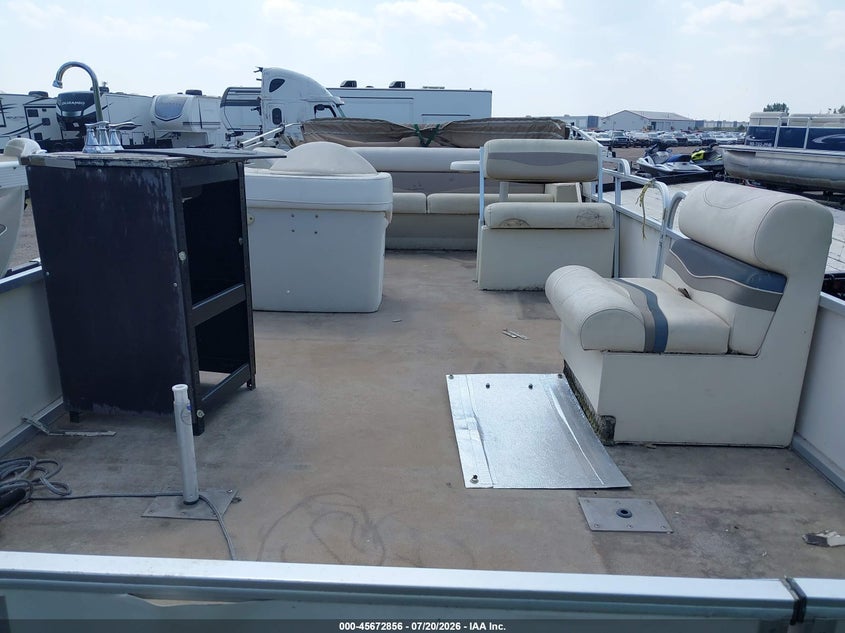 2001 PONTOON 203 auction photo 8