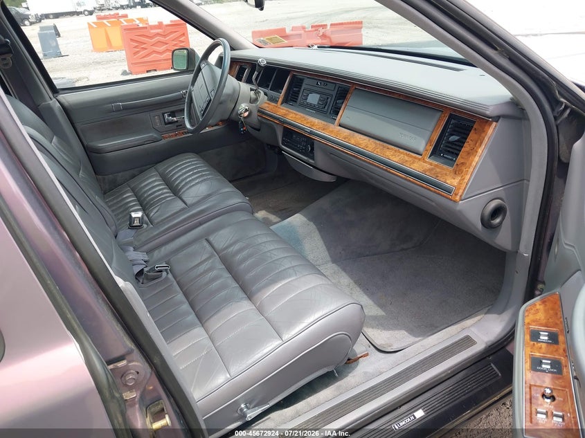 1994 Lincoln Town Car Executive VIN: 1LNLM81W6RY632353 Lot: 45672924