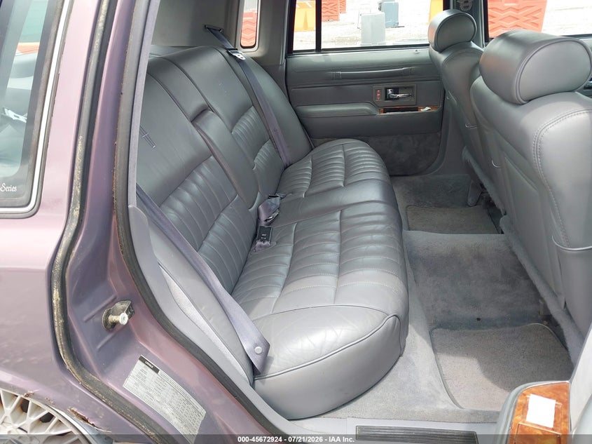1994 Lincoln Town Car Executive VIN: 1LNLM81W6RY632353 Lot: 45672924