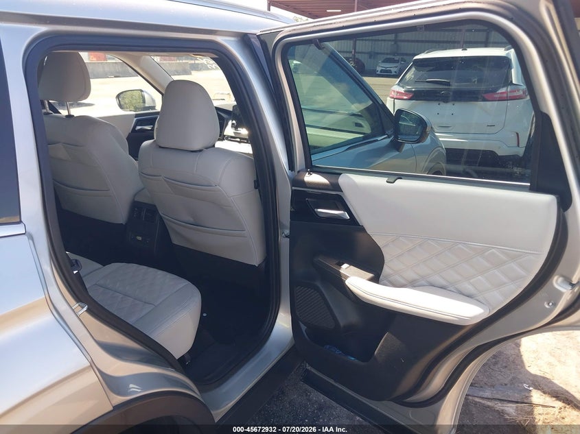 2023 MITSUBISHI OUTLANDER auction photo 8
