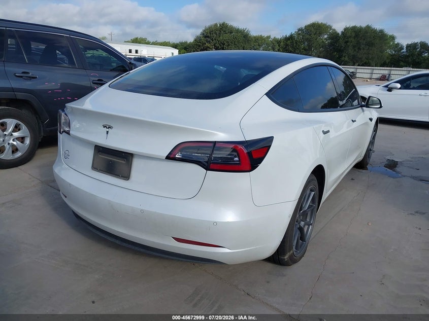 Фото 4 - TESLA MODEL 3