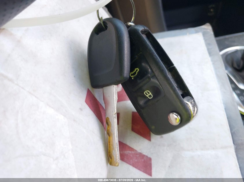 VOLKSWAGEN BEETLE 2013 VIN 3VWJP7AT1DM618557