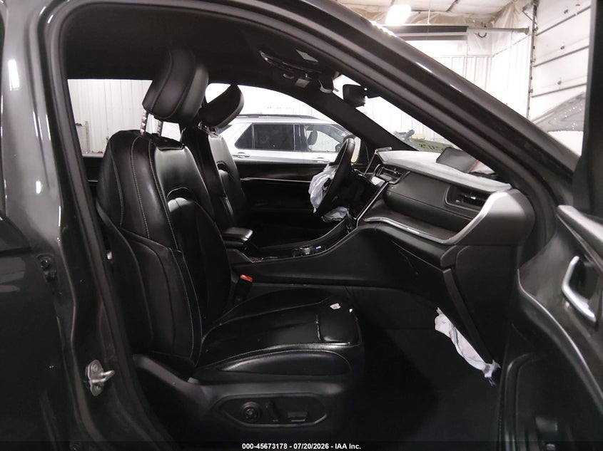 2024 JEEP GRAND CHEROKEE L auction photo 5