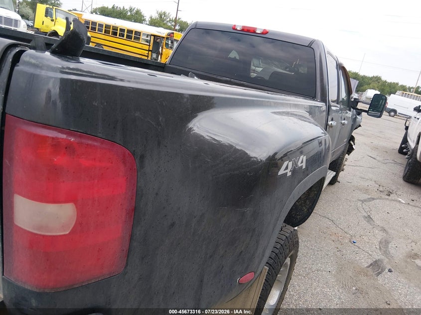 2011 GMC SIERRA 3500HD auction photo 4