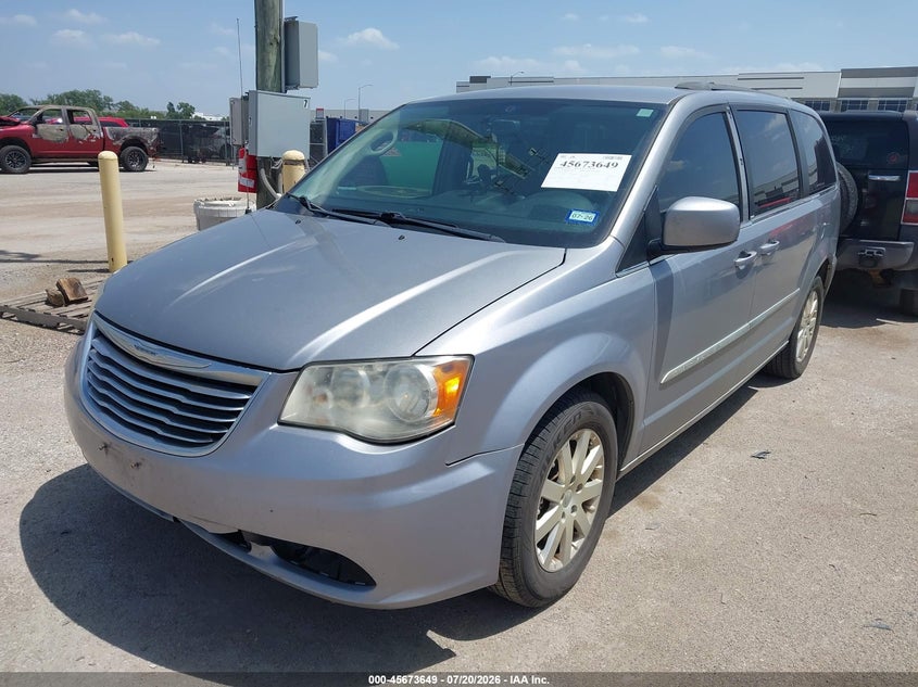 2014 CHRYSLER TOWN & COUNTRY auction photo 2