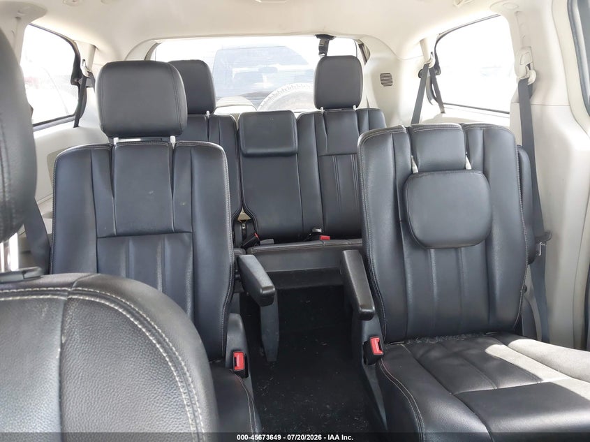 2014 CHRYSLER TOWN & COUNTRY auction photo 8