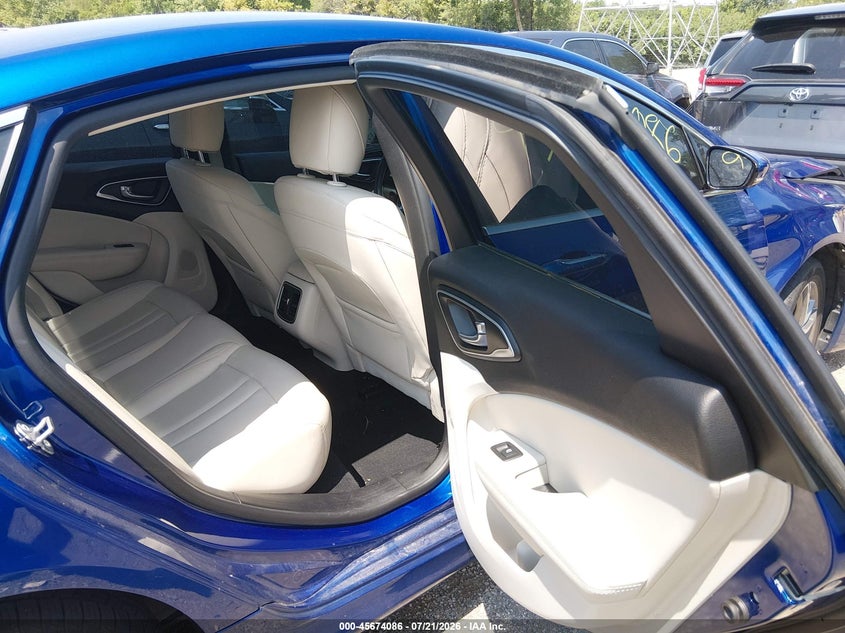 2015 CHRYSLER 200 auction photo 8