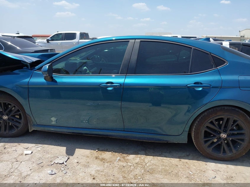 TOYOTA CAMRY - zdjęcie 15