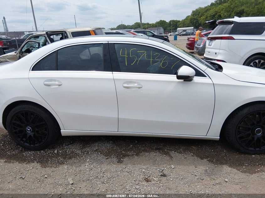 MERCEDES-BENZ A 220 - zdjęcie 13
