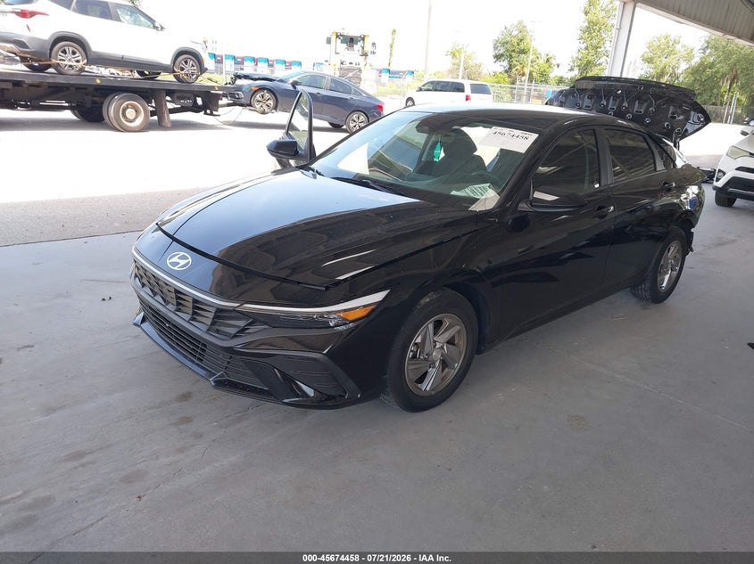 2025 HYUNDAI ELANTRA auction photo 2