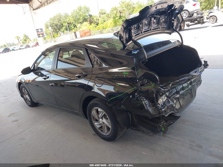 2025 HYUNDAI ELANTRA auction photo 3