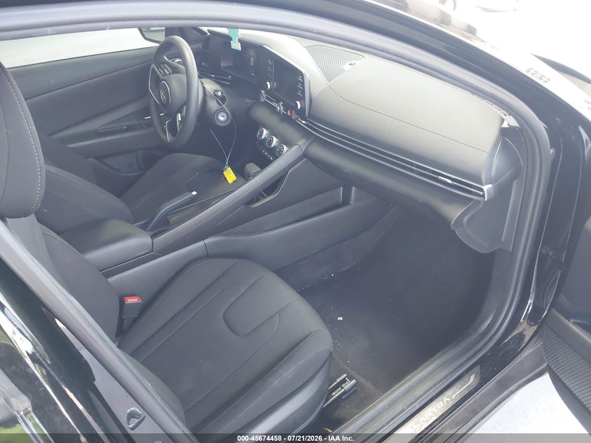 2025 HYUNDAI ELANTRA auction photo 5
