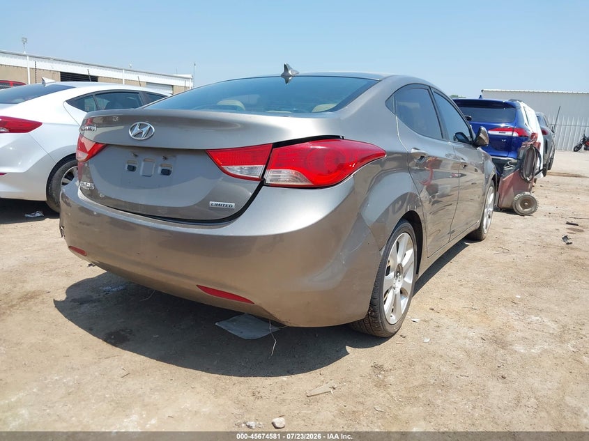 2013 HYUNDAI ELANTRA auction photo 4