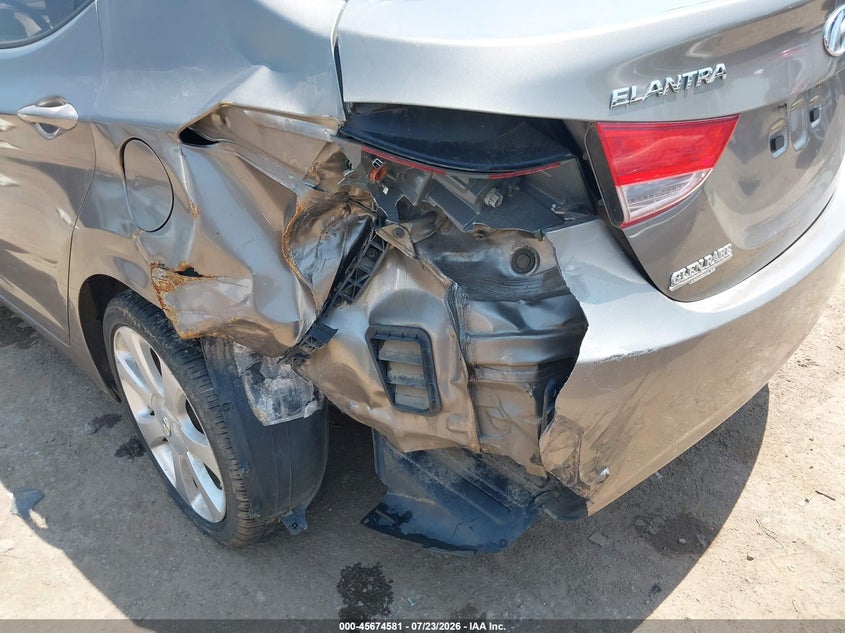 2013 HYUNDAI ELANTRA auction photo 6