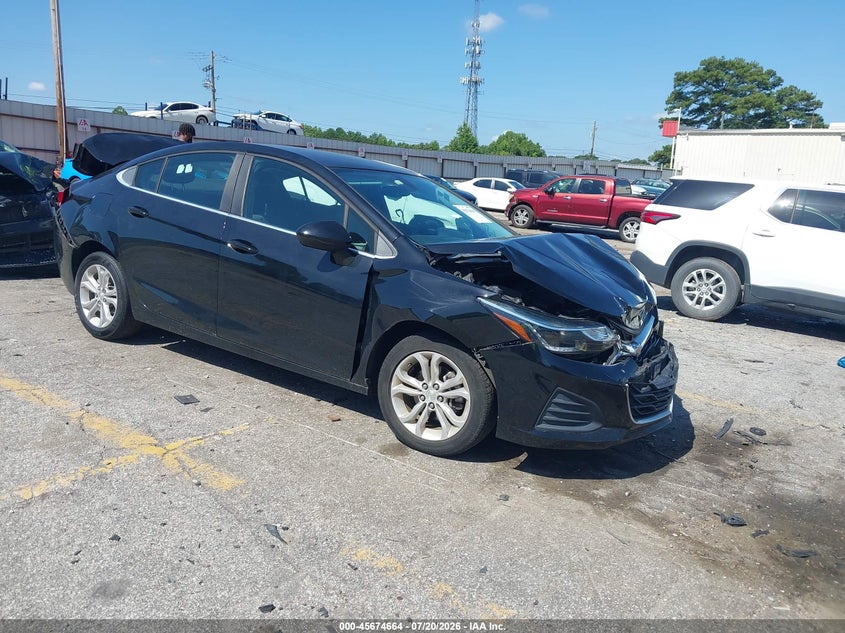 2019 CHEVROLET CRUZE auction photo 1