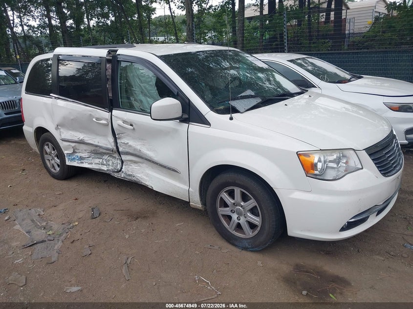 2013 CHRYSLER TOWN & COUNTRY auction photo 1