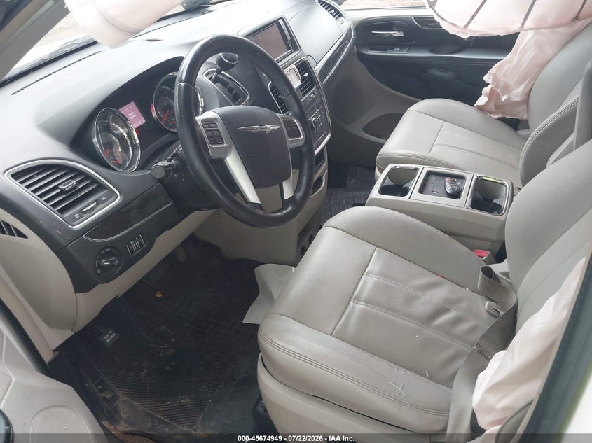 2013 CHRYSLER TOWN & COUNTRY auction photo 5