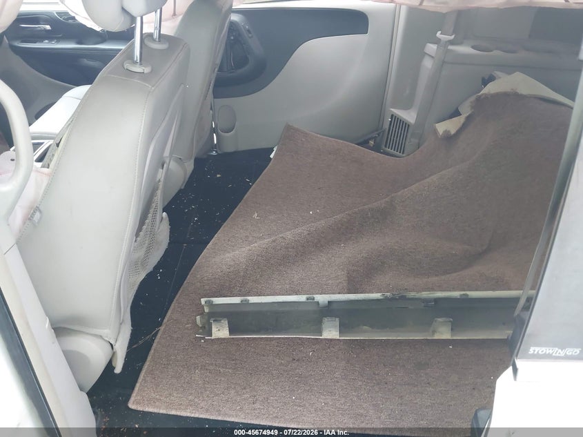 2013 CHRYSLER TOWN & COUNTRY auction photo 8