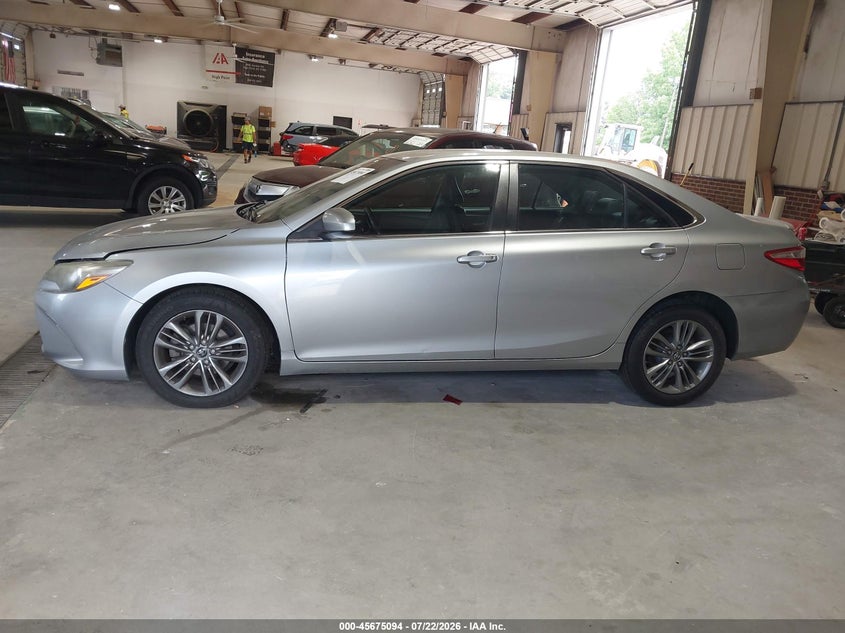 TOYOTA CAMRY - zdjęcie 15