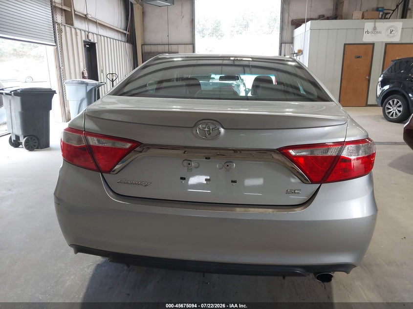 TOYOTA CAMRY - zdjęcie 17