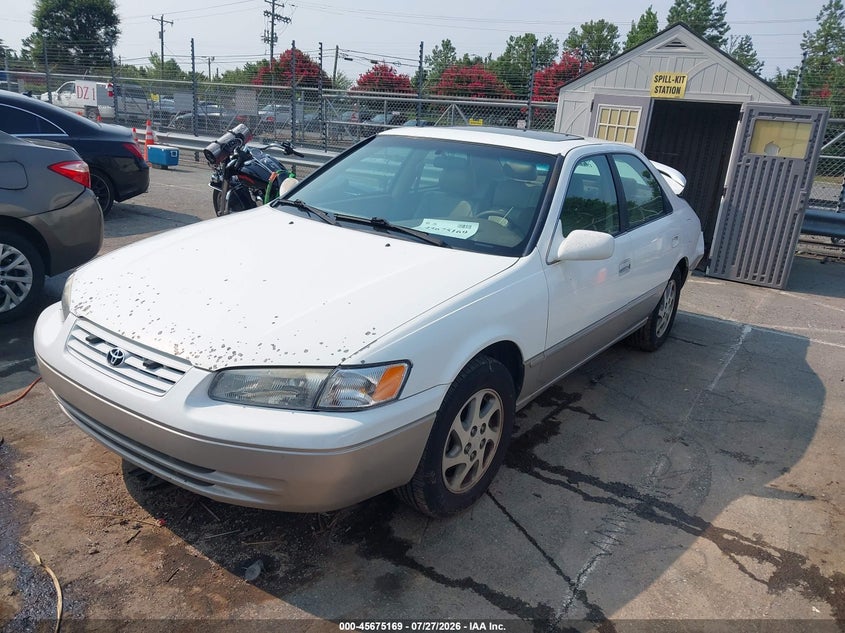 1998 Toyota Camry, Rear, IAAI, VIN 4T1BF28K3WU053507 — photo 2