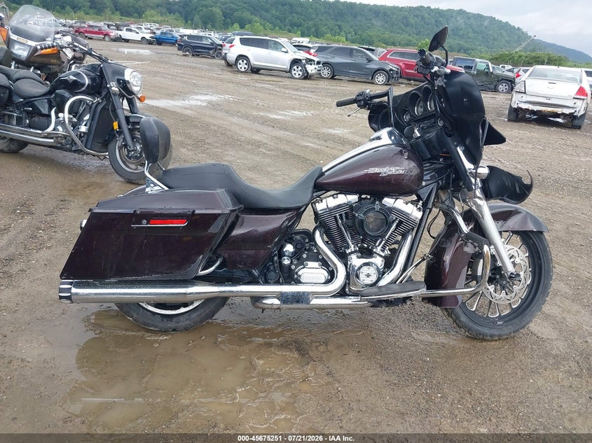2011 Harley-Davidson Flhx VIN: 1HD1KBM1XBB657696 Lot: 45675251