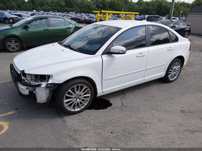 2010 Volvo S40, Front End, IAAI, VIN YV1390MS3A2508591 — photo 2