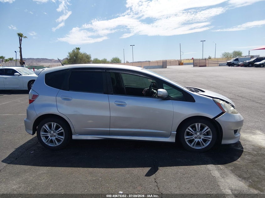 2011 Honda Fit Sport VIN: JHMGE8H52BS003518 Lot: 45675352