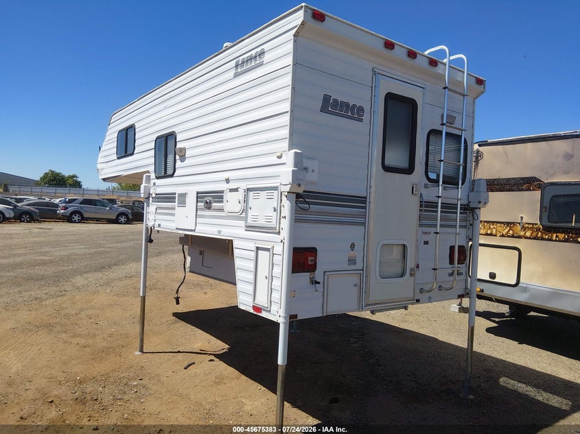 2000 LANCE 825 EC auction photo 3