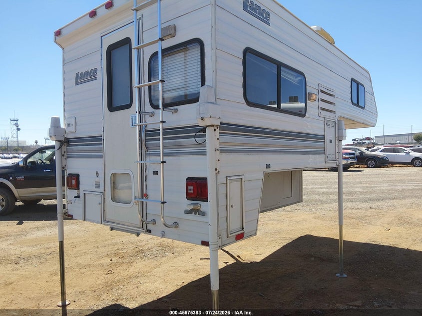 2000 LANCE 825 EC auction photo 4
